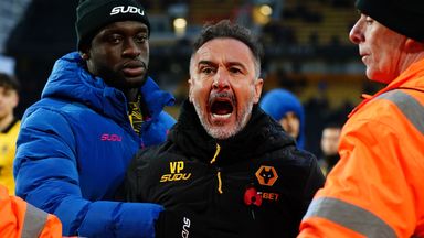 Vitor Pereira reacts to fans after the 3-2 defeat to Burnley