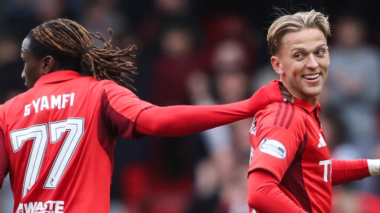 Aberdeen's Jesper Karlsson (R) scored a double against Dundee