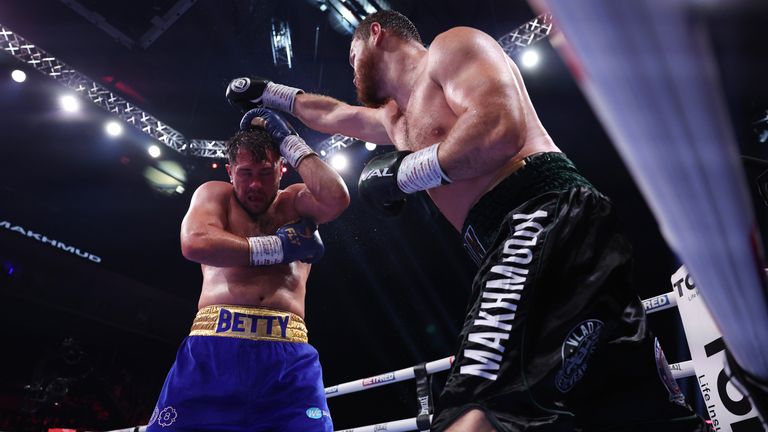 Sheffield, UK: Dave Allen v Arslanbek Makhmudov , WBA Inter Continental Heavyweight Title.11 October 2025.Picture By Mark Robinson Matchroom Boxing.