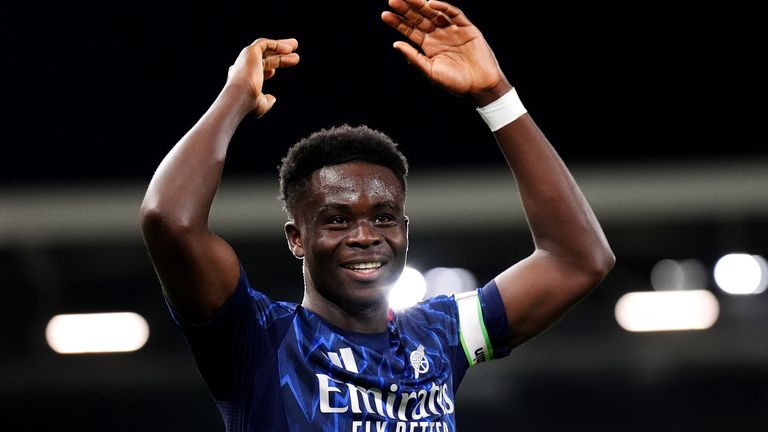 Bukayo Saka comemora após a vitória do Arsenal por 1 a 0 sobre o Fulham