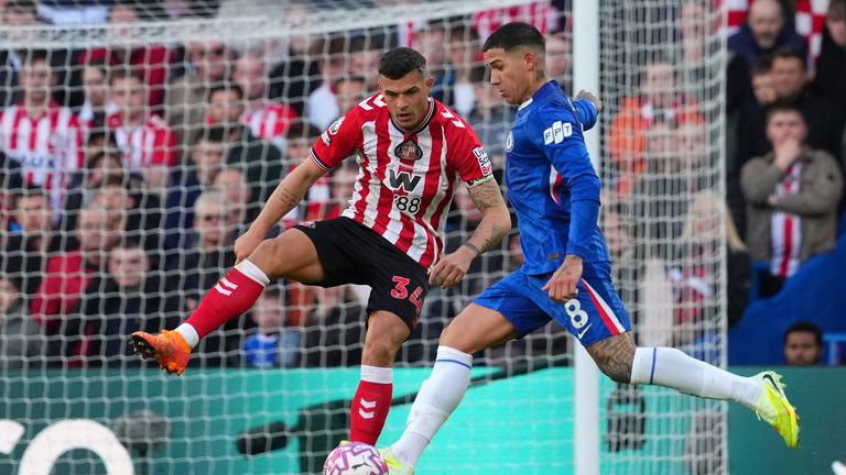 Chelsea's Enzo Fernandez takes a shot next to Sunderland's Granit Xhaka