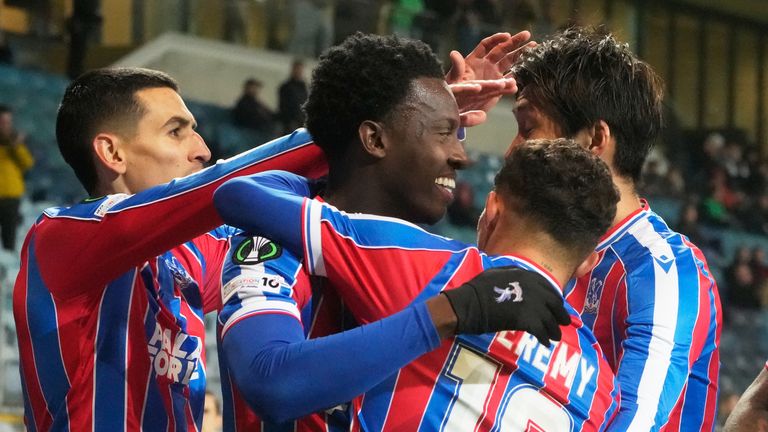 Crystal Palace players celebrate after Crystal Palace's Eddie Nketiah scored his side's second goal during the Conference League soccer match between Dynamo Kyiv and Crystal Palace in Lublin, Poland, Thursday, Oct. 2, 2025. (AP Photo/Czarek Sokolowski)