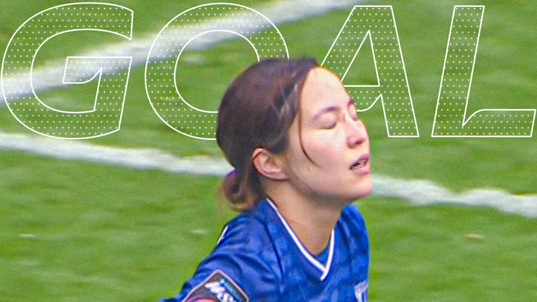 Everton score an own goal against Man Utd