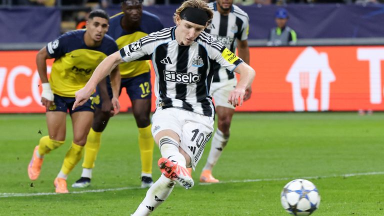 Anthony Gordon from Newcastle United scores a goal from the penalty place during the European Champions League against the European Union against Union Saint Gillyps
