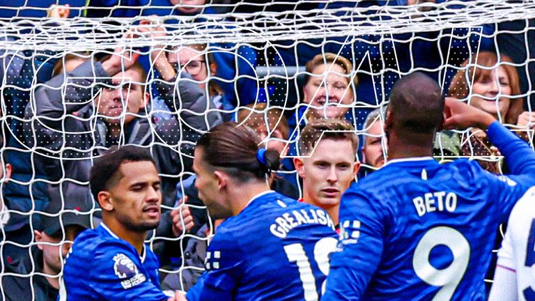 Maxence Lacroix brings Tim Iroegbunam in the box and wins a penalty which Iliman Ndiaye puts away to level the score against Crystal Palace. Maxence Lacroix brings Tim Iroegbunam in the box and wins a penalty which Iliman Ndiaye puts away to level the score against Crystal Palace.