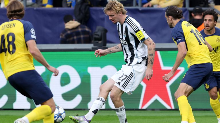 Nick Waltimid from Newcastle United (center) in the match during the European Champions League match against the European Union against Union Saint Gillyps