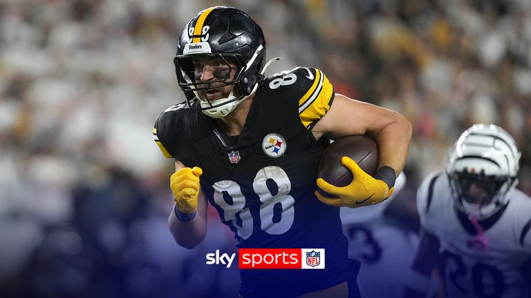 Pittsburgh Steelers tight end Pat Freiermuth (88) runs for a touchdown during the second half of an NFL football game against the Cincinnati Bengals, Thursday, Oct. 16, 2025, in Cincinnati. (AP Photo/Kareem Elgazzar)
