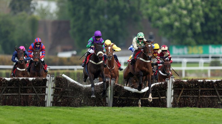 Give It To Me Oj ridden by jockey Caoilin Quinn (front left) on their way to winning at Sandown Park