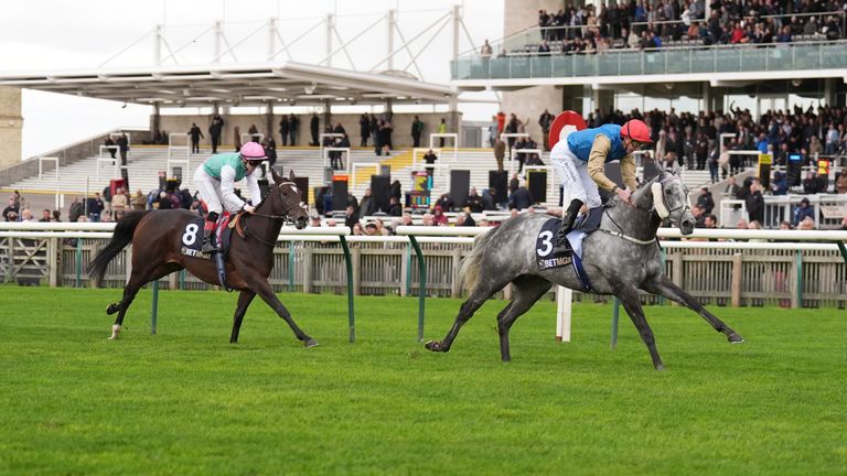 James Doyle em Fallen Angel vence o BetMGM Sun Chariot Stakes em Newmarket
