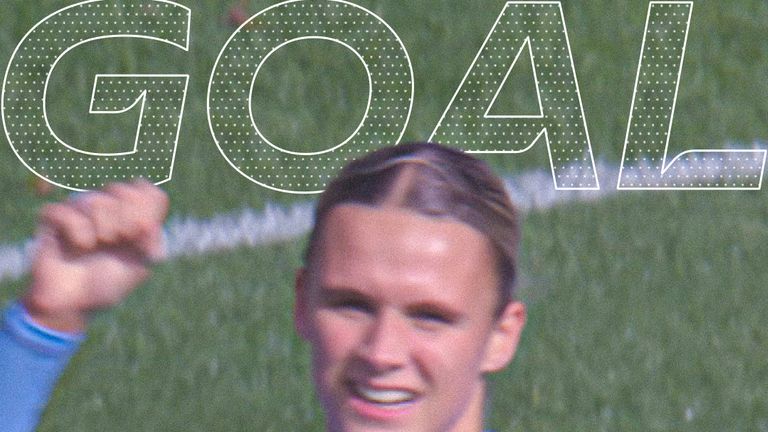 Kerstin Casparij scores for Man City against Arsenal