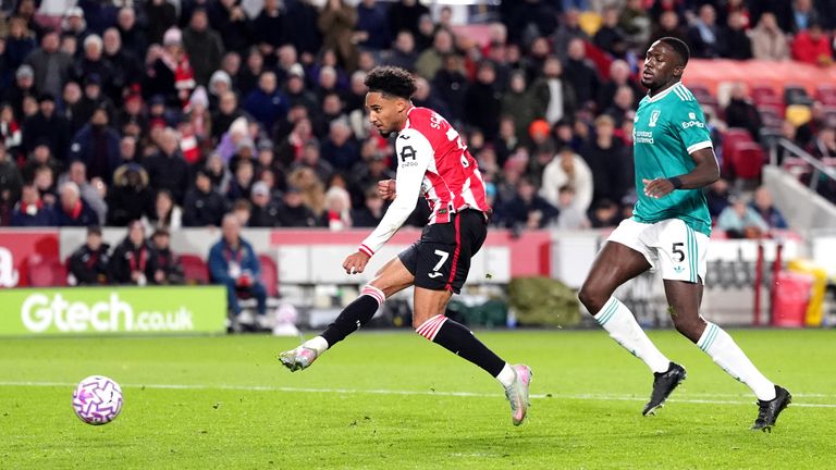 Kevin Schade leaves Ibrahima Konate trailing to score Brentford's second goal