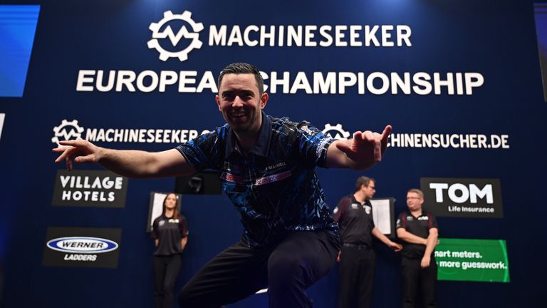 23/10/25: 2025 Machineseeker European Championship, Dortmund. Round 1. Luke Humphries v Krzysztof Ratajski. Picture: Michael Cooper .