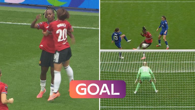 Man Utd score twice quickly to go in front at Everton.