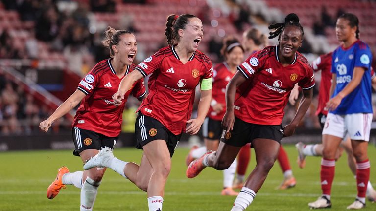 Maya Le Tissier gave United the lead from the penalty spot.
