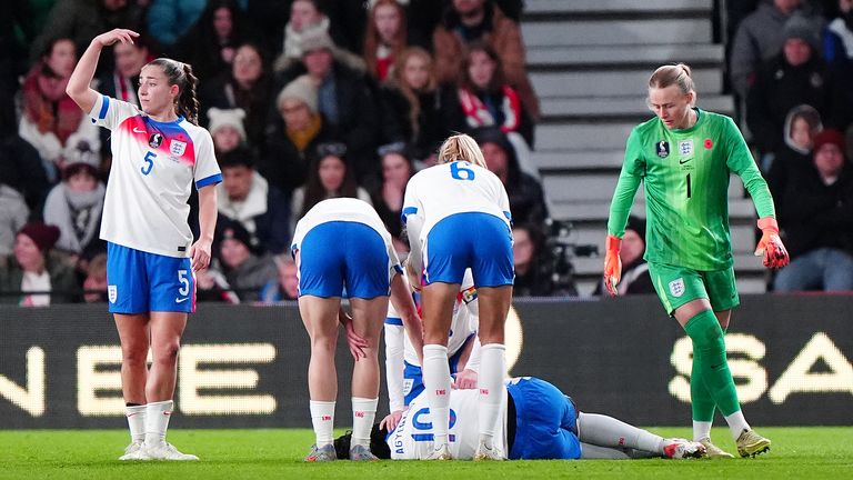 Michelle Agyemang chorava ao ser retirada da maca