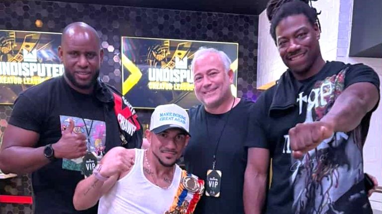 O co-empresário Mike Borao orienta as carreiras de Frank Sanchez, Teofimo Lopez e Charles Martin (foto cortesia de Chris Bustamante)