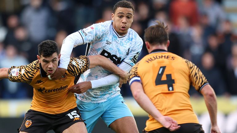 Miles Leaburn of Charlton Athletic is challenged by John Egan and Charlie Hughes of Hull City