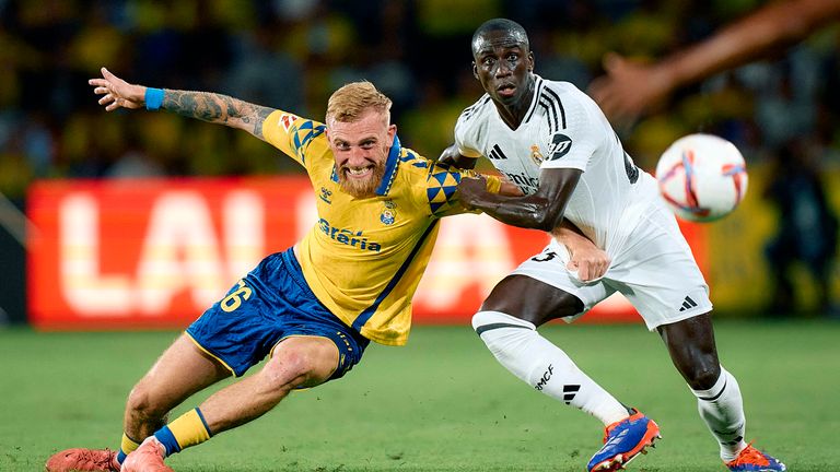Oli McBurnie in action for Las Palmas against Real Madrid