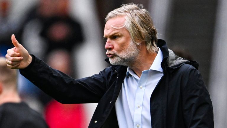 GLASGOW, SCOTLAND - AUGUST 09: Dundee Head Coach Steven Pressley during a William Hill Premiership match between Rangers and Dundee at Ibrox Stadium, on August 09, 2025, in Glasgow, Scotland. (Photo by Rob Casey / SNS Group)