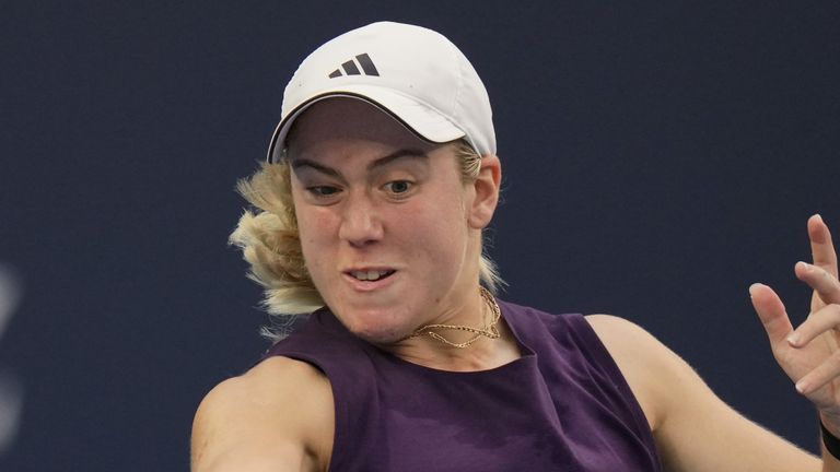 Sonay Kartal, of Britain returns a forehand shot from Mirra Andreeva during the women's singles match of the China Open tennis tournament, at the National Tennis Center, in Beijing, Wednesday, Oct. 1, 2025. (AP Photo/Andy Wong)