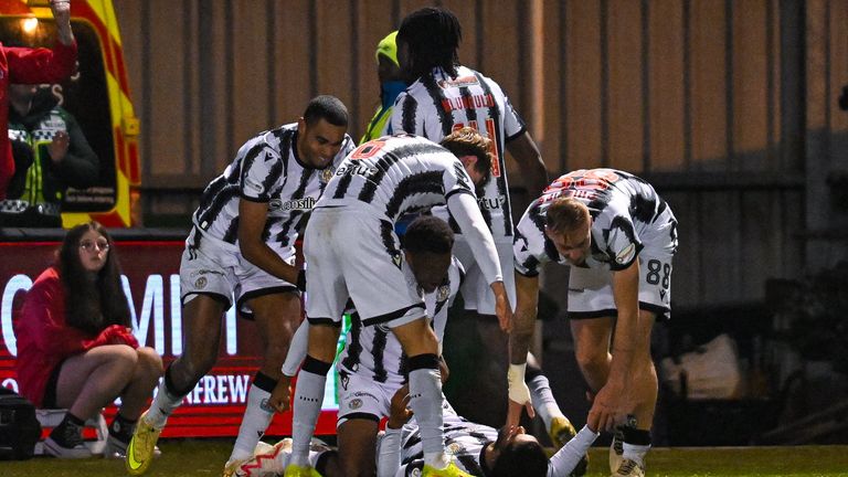PAISLEY, SCOTLAND - OCTOBER 29: St Mirren's Miguel Freckleton celebrates scoring to make it 2-1 with teammates during a William Hill Premiership match between St Mirren and Heart of Midlothian at the SMiSA Stadium, on October 29, 2025, in Paisley, Scotland. (Photo by Rob Casey / SNS Group)