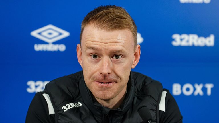 GLASGOW, ESCÓCIA - 17 DE OUTUBRO: Técnico interino Steven Smith durante uma coletiva de imprensa do Rangers no Rangers Training Centre, em 17 de outubro de 2025, em Glasgow, Escócia. (Foto de Alan Harvey / Grupo SNS)