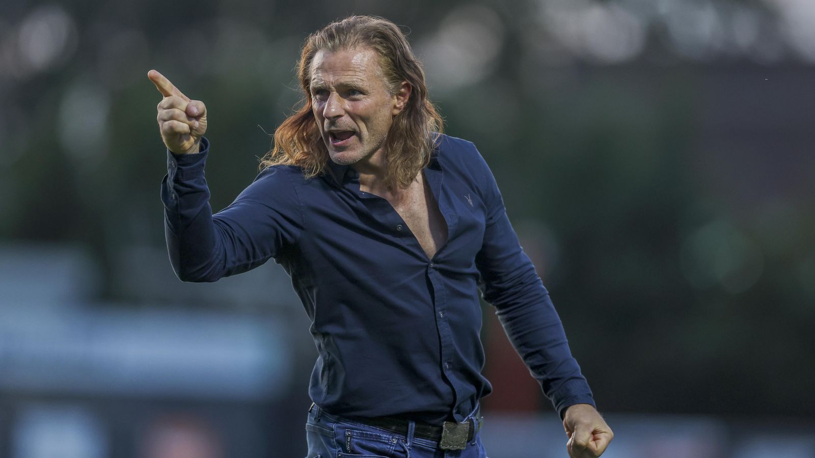https://e0.365dm.com/25/11/1600x900/skysports-gareth-ainsworth_7082050.jpg?20251114142214