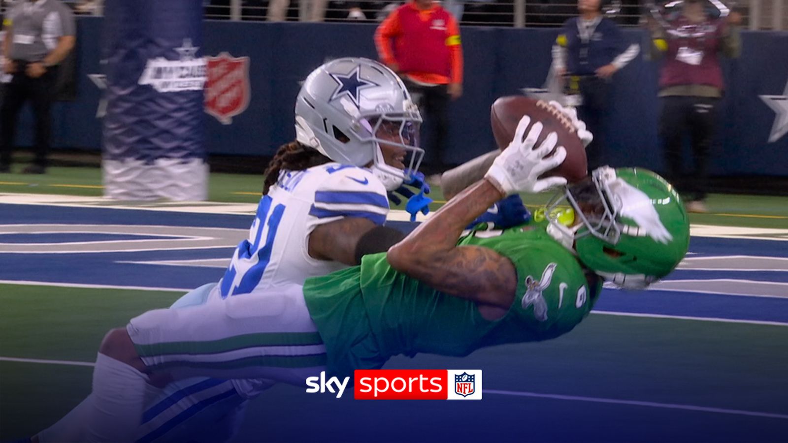 Eagles @ Cowboys: DeVonta Smith with sensational grab