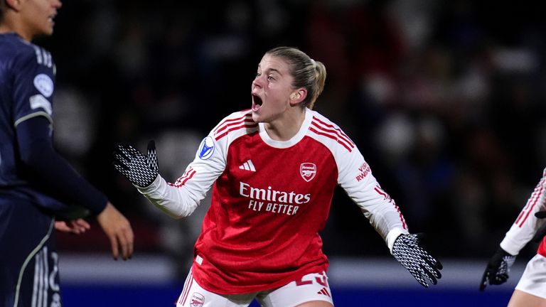 Alessia Russo's double gave Arsenal victory on Wednesday