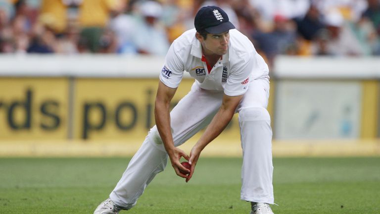 Alistair Cook của Anh trong lễ tro tàn ở Brisbane, Úc, Thứ Sáu, ngày 26 tháng 11 năm 2010 (Ảnh AP / Rick Rycroft)