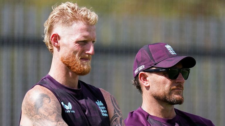 Ben Stokes y Brendon McCullum, equipo de cricket de Inglaterra (PA Images)