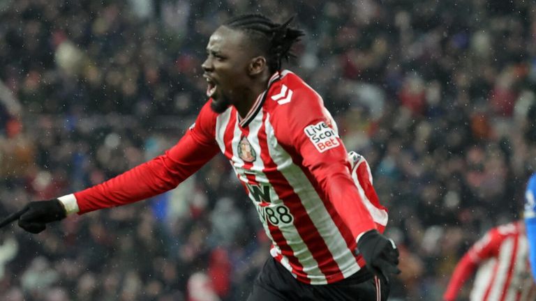 Bertrand Traore comemora após o empate do Sunderland contra o Bournemouth