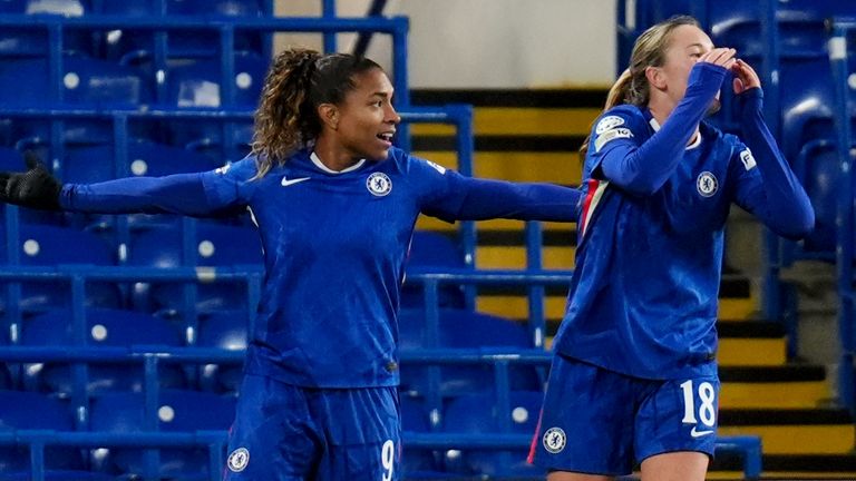 Catarina Macário viu golo e primeiro toque foi anulado por impedimento