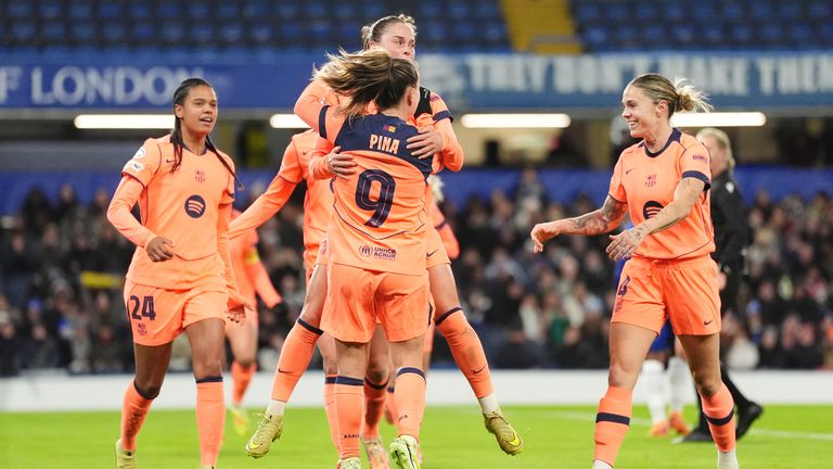 Barcelona comemora gol de empate de Ewa Pajor contra o Chelsea