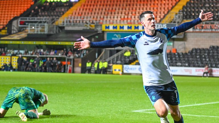 Brian Graham marcou o terceiro gol de Falkirk no Dundee United