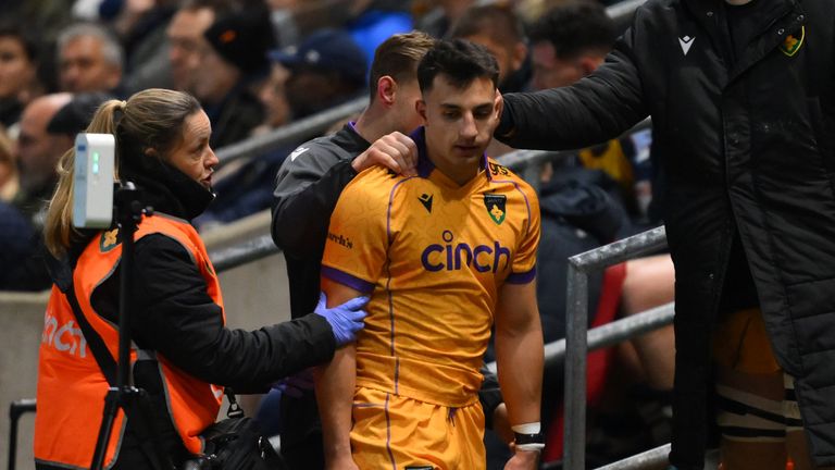 Edoardo Todaro dei Northampton Saints viene mandato nel cestino dei peccati durante la partita Gallagher PREM tra Bristol Bears e Northampton Saints ad Asht