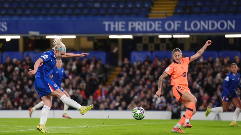 Ellie Carpenter, do Chelsea, marca o primeiro gol da partida durante a Liga dos Campeões Femininos da UEFA, partida da competição em Stamford Bridge, em Londres. Data da foto: quinta-feira, 20 de novembro de 2025. Foto PA. O crédito da foto deve ser: John Walton/PA Wire…RESTRIÇÕES: Uso sujeito a restrições. Apenas para uso editorial, sem uso comercial sem permissão prévia do detentor dos direitos.