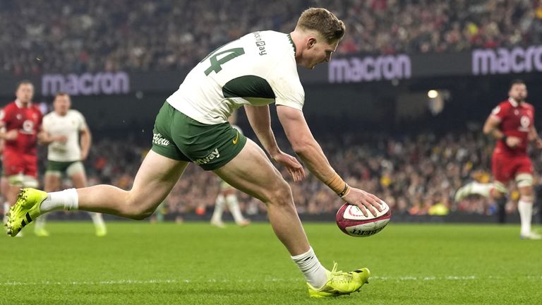 Wing Ethan Hooker scored South Africa's second try after a nice backline move