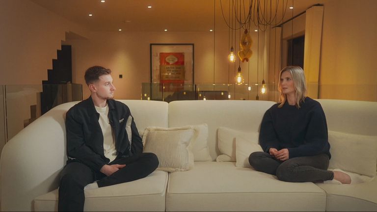 El centrocampista del Bournemouth, David Brooks, fue diagnosticado con la enfermedad mientras estaba en servicio internacional con la selección de Gales.