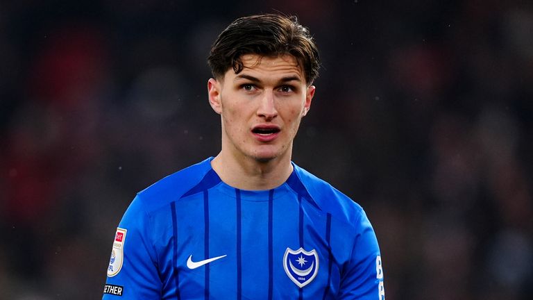 Freddie Potts do Portsmouth durante a partida do Sky Bet Championship em Bramall Lane, Sheffield. Data da foto: sábado, 8 de fevereiro de 2025.