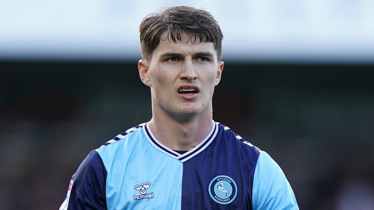 Freddie Potts do Wycombe Wanderers durante a partida Sky Bet League One em Adams Park, Wycombe. Data da foto: sexta-feira, 29 de março de 2024.