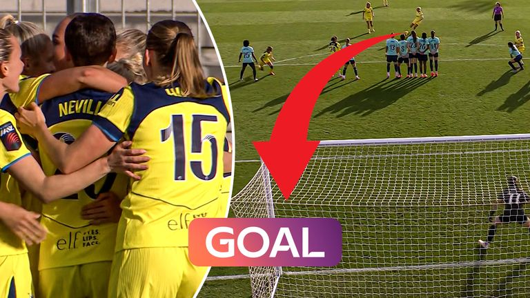 Eveliina Summanen scores for Spurs