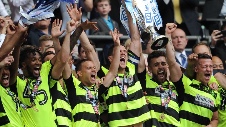 Huddersfield Town's Tommy Smith and the team lift the trophy after the Championship Play-Off Final victory over Reading at Wembley in 2017