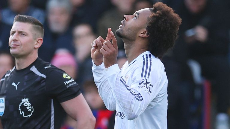 Joshua Zirkzee celebrates after scoring Manchester United's equalizer at Crystal Palace