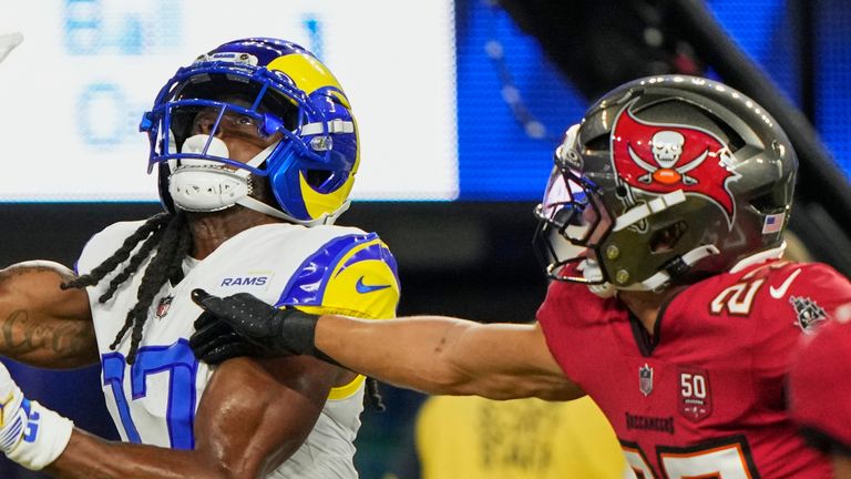 Los Angeles Rams wide receiver Davante Adams (17) catches a touchdown pass against the Tampa Bay Buccaneers on Sunday