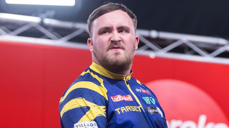 Luke Littler en la final del Players Championship