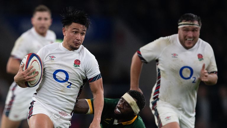 LONDON, ENGLAND - NOVEMBER 16: Marcus Smith of England goes past Siya Kolisi of South Africa during the Autumn Nations Series 2024 match between England and South Africa at Allianz Stadium on November 16, 2024 in London, England. (Photo by Visionhaus/Getty Images)