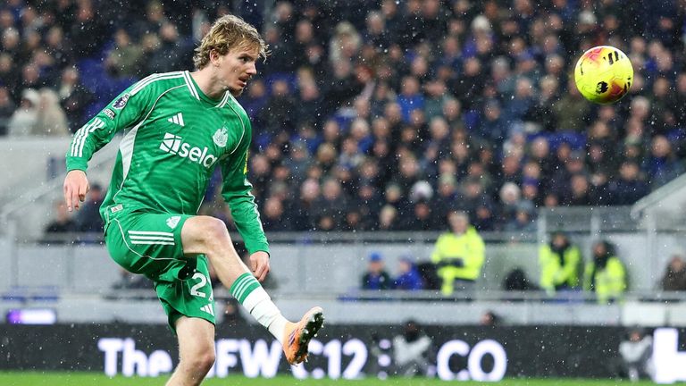 Nick Woltemade lobs Jordan Pickford to give Newcastle a 3-0 lead at Everton