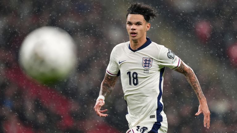 Nico O'Reilly del Manchester City debutó con Inglaterra contra Serbia
