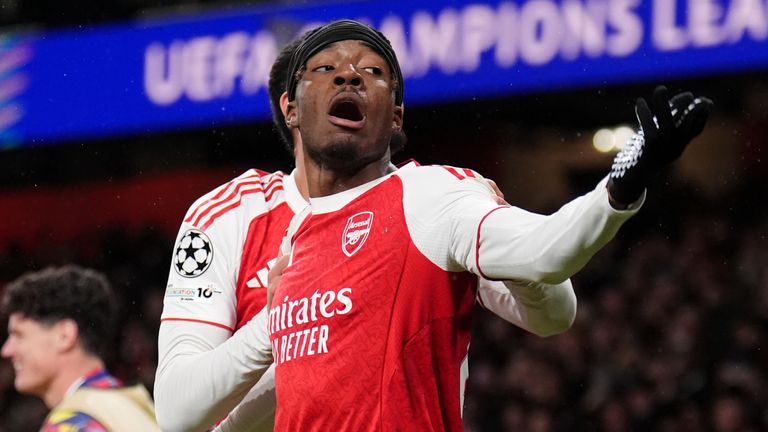 Noni Madueke comemora seu primeiro gol no Arsenal 